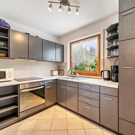 Apartment Turmwirt Pink Leidy Lana